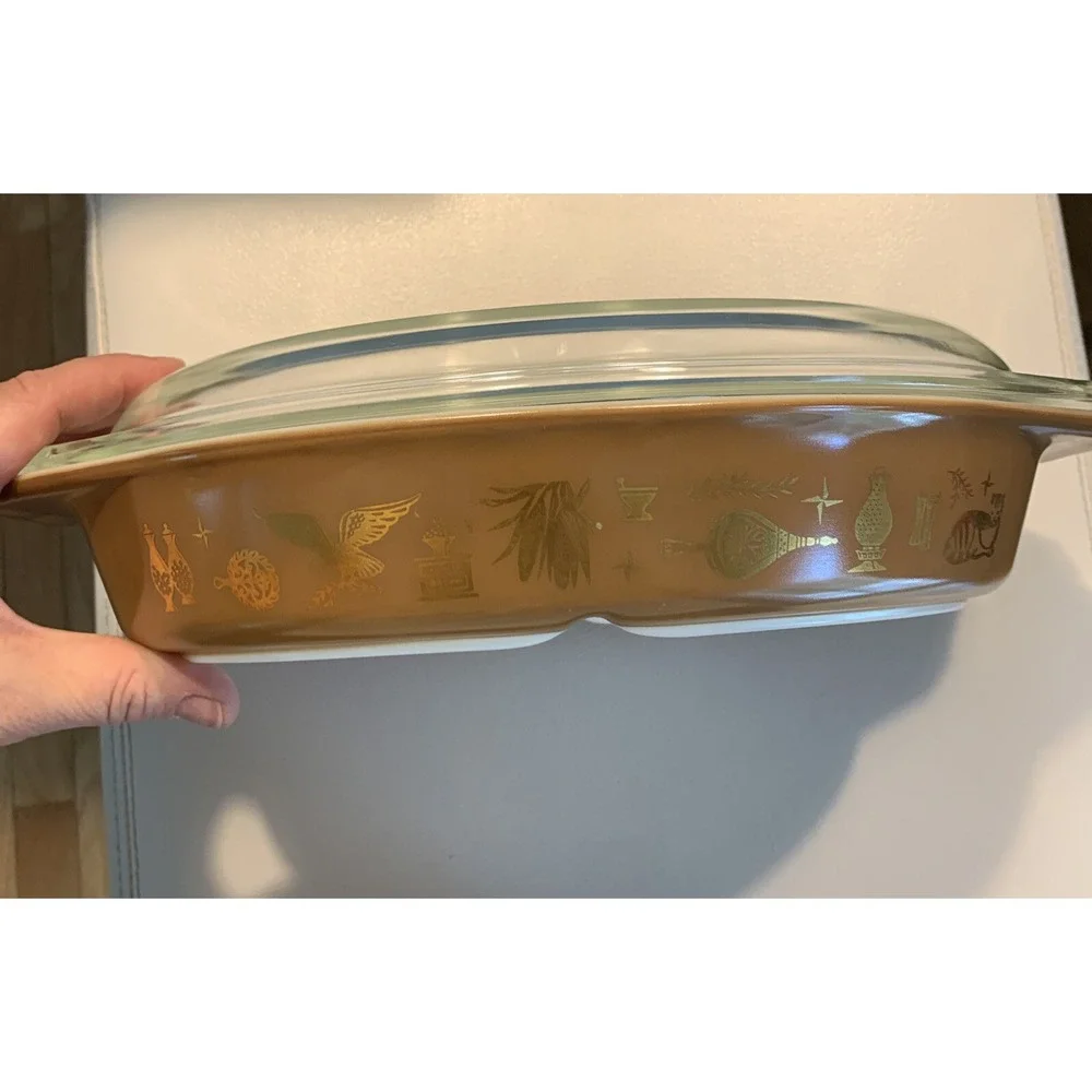 Pyrex vintage divided